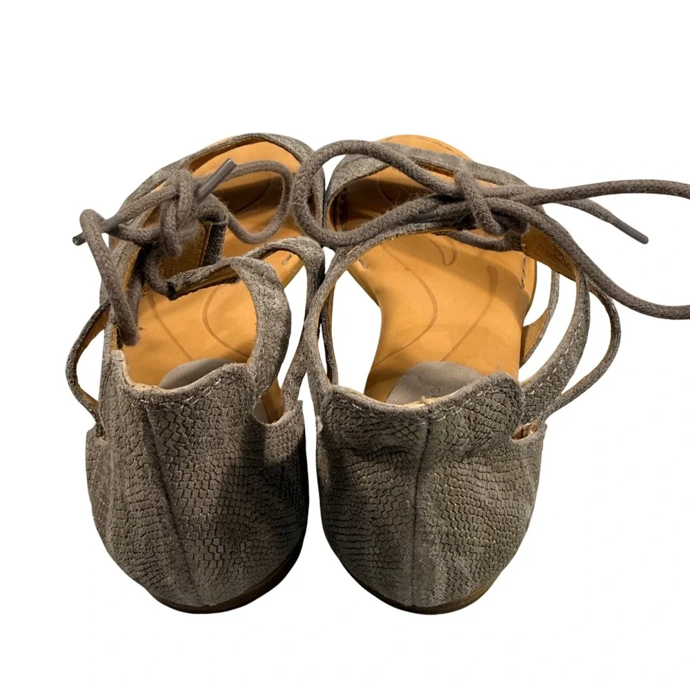 Born‎ Womens 6M Grey Snakeskin Leather Lace Up Gladiator Flat Sandals F17422